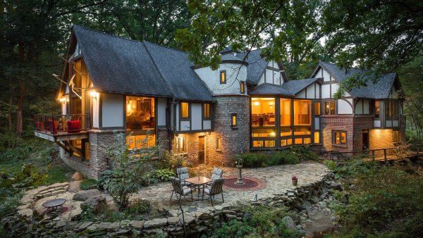 Дом на берегу озера