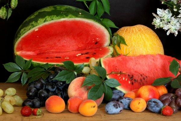Фрукты арбузы дыни