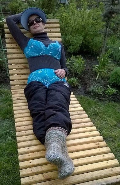 Купальник поверх шубы прикол