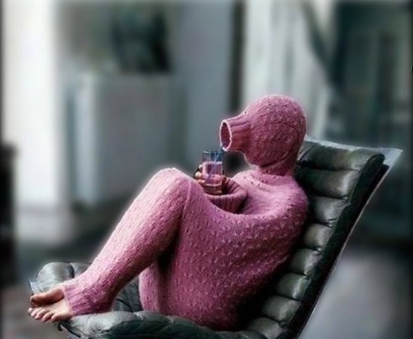 В шубе на пляже