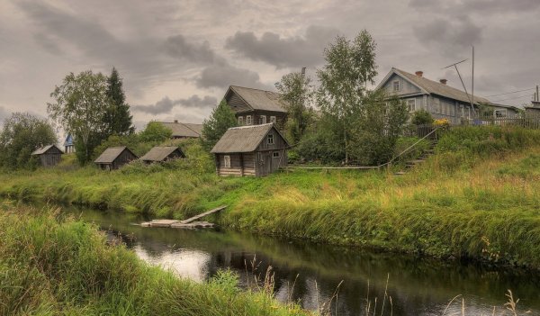 Деревни деревни у реки