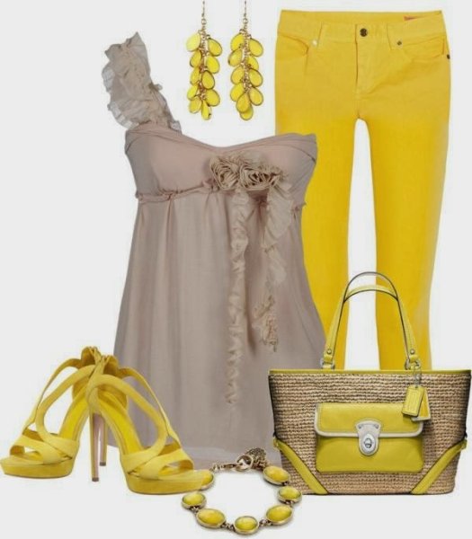 Комплекты одежды для девушек