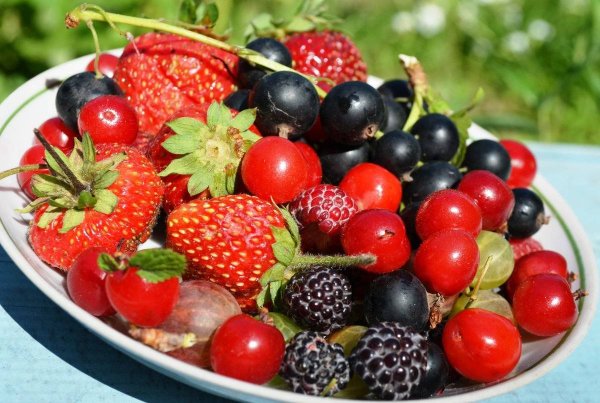 Земляника в корзинке