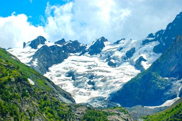Суфруджинские водопады Домбай летом