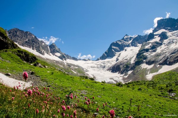 Домбай Курортный посёлок лето