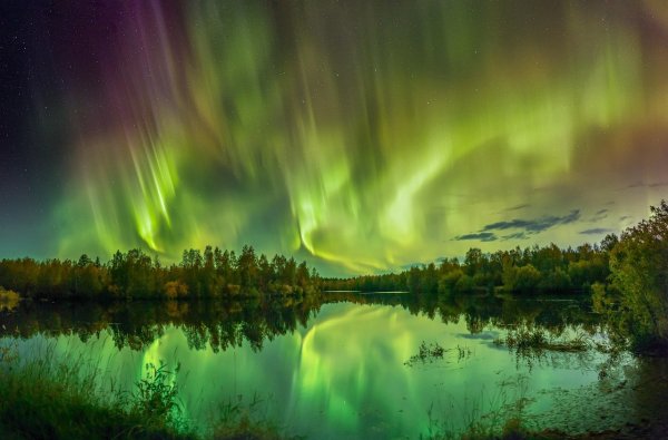 Лучеобразное полярное сияние