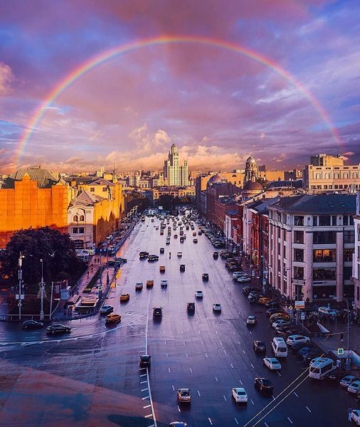 Солнечное утро в Москве