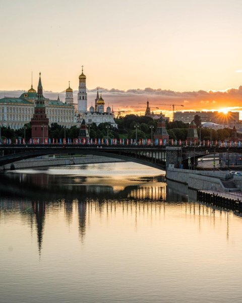 Город утром