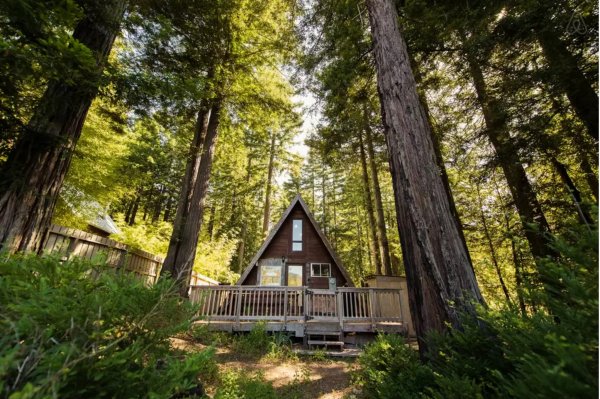 Маленький домик на природе