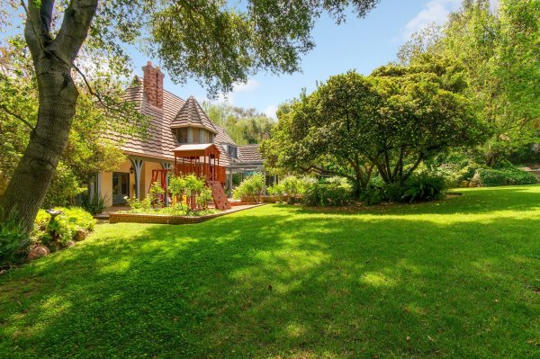 Затерянный домик в лесу