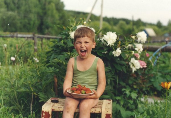 Дети летом на даче