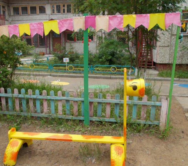 Украшение площадки в детском саду