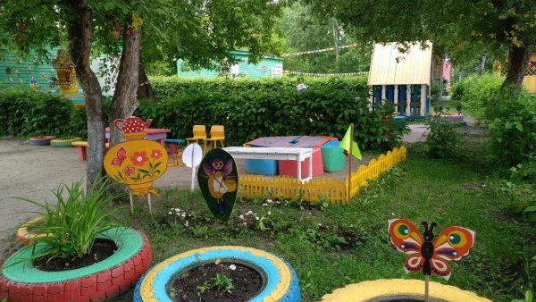 Веранда на участке детского сада