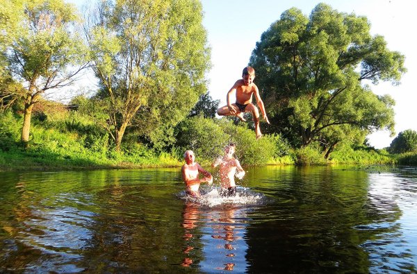 Лето в деревне на речке