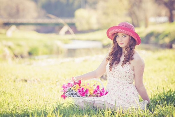 Женственная девушка