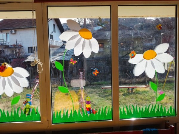 Весеннее окно в детском саду поделка