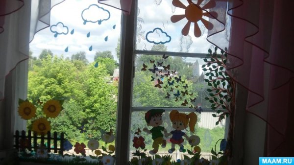 Летнее украшение окон в детском саду
