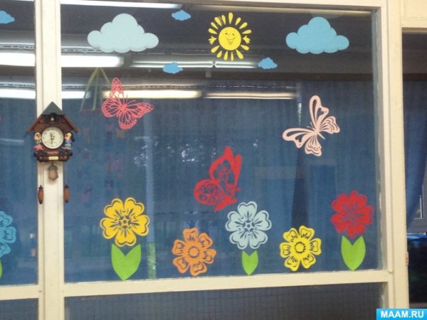 Украшаем на весну окна в садике