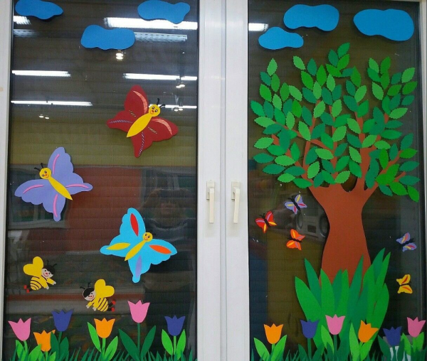 Летнее украшение окон в детском саду