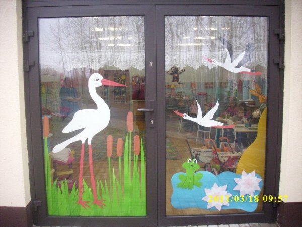 Летнее украшение окон в детском саду