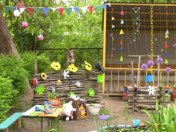 Украсить участок в детском саду