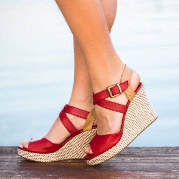 Босоножки на ногах