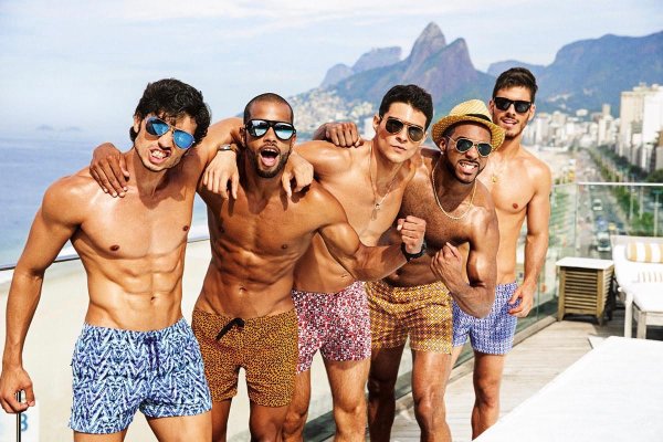 Ребята на пляже