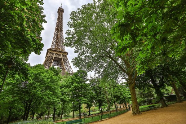 Champs de Mars Tour Eiffel