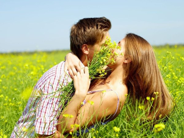 Влюбленные на природе