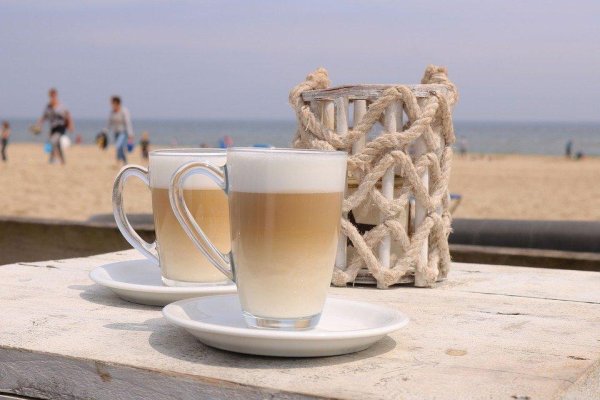 Утренний кофе и море