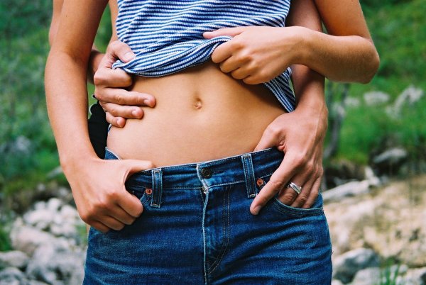 Девушки с мягким животиком