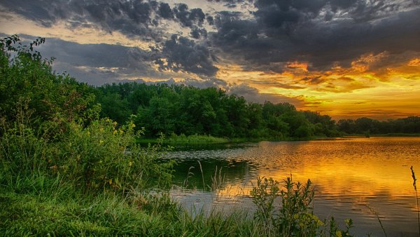 Закат на реке