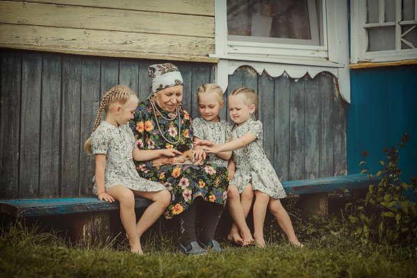 Бабушка в деревне