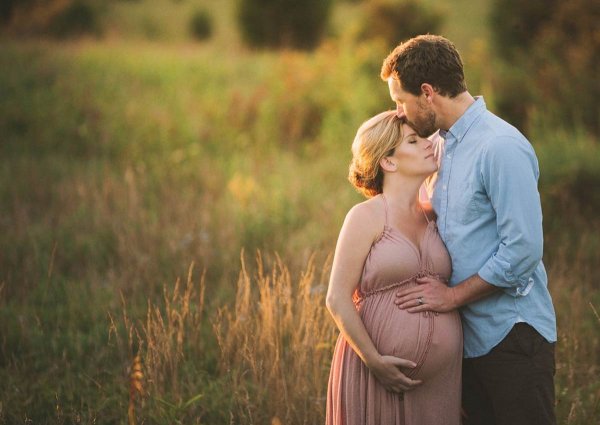 Беременная на природе