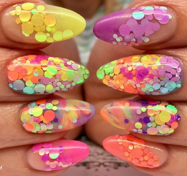 Маникюр с бабочками