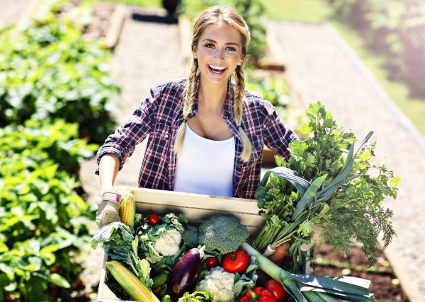 Женщина с урожаем