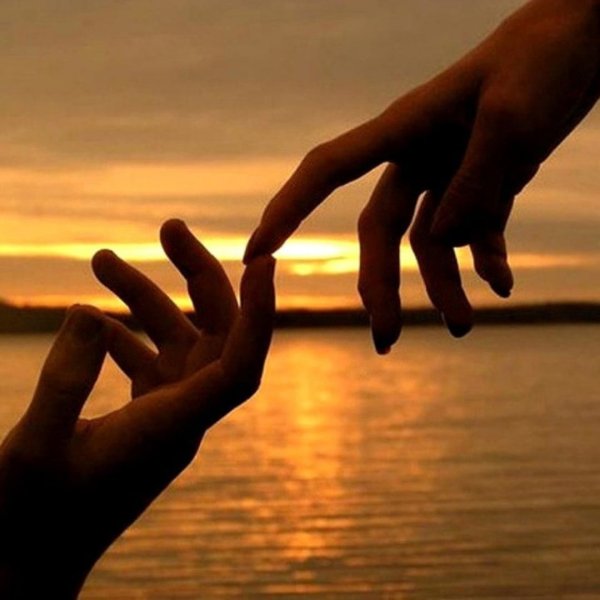 Руки влюбленных