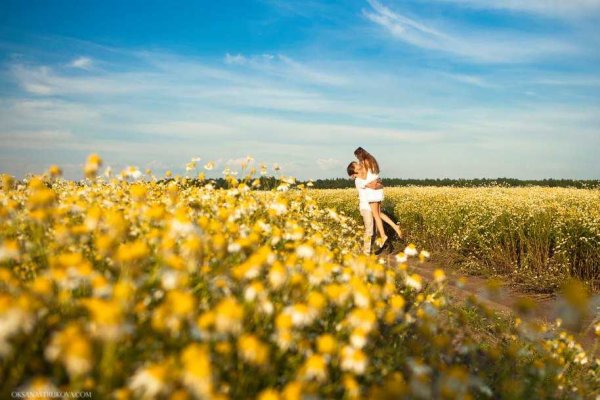Фотосессия с велосипедом в поле