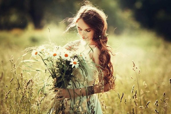 Девушка в подсолнухах