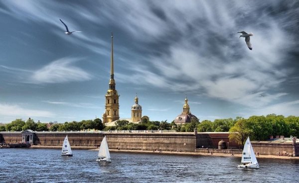 Исаакиевский собор в Санкт-Петербурге летом