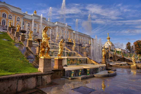 Исаакиевский собор в Санкт-Петербурге летом