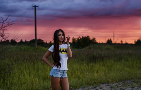 Брюнетка со спины