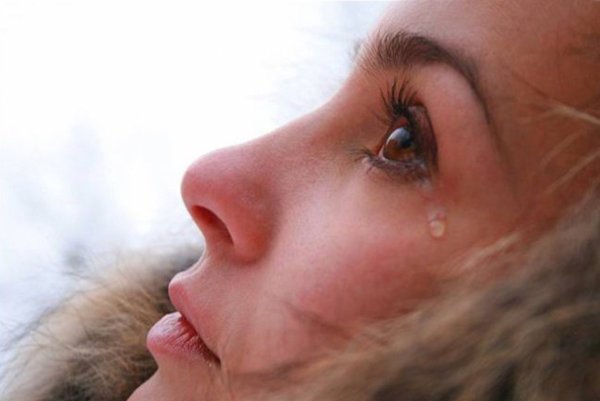 Плачущий Карий глаз