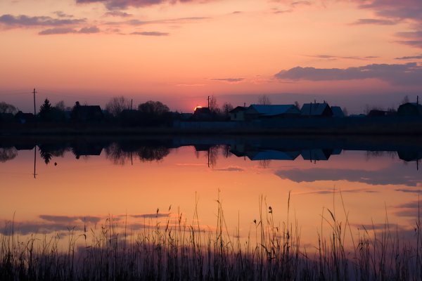 Красивый деревенский закат
