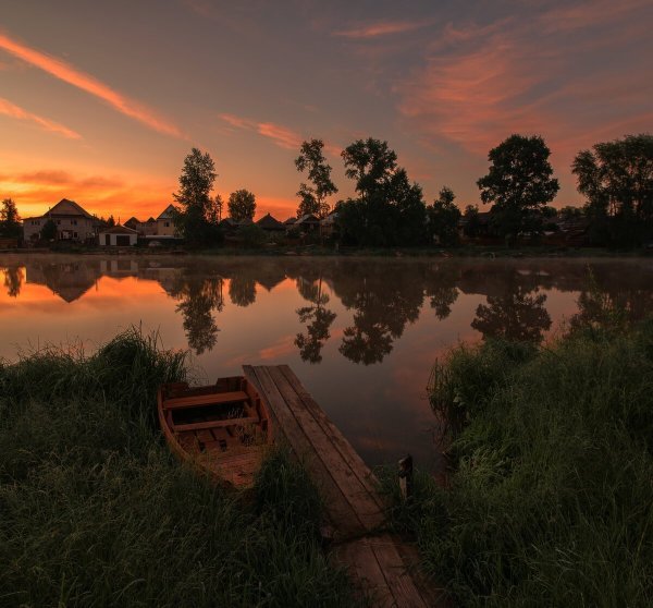 Красивый закат в деревне