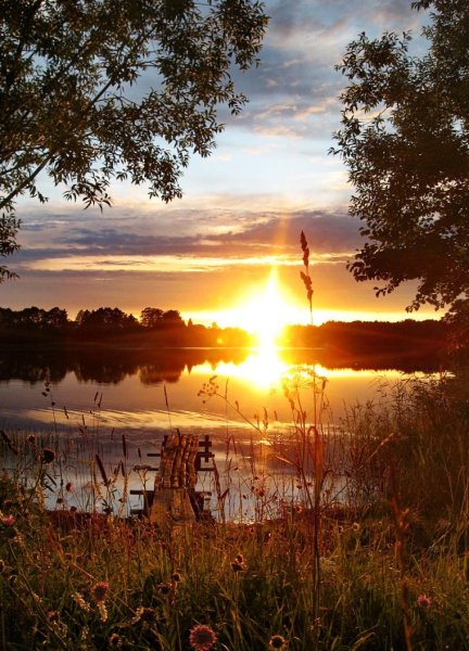 Красивый рассвет в деревне