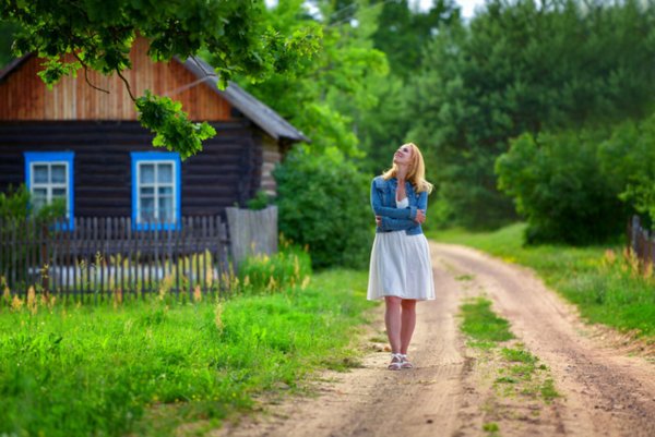 Маленькая деревенская девочка