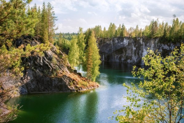 Мраморное озеро в Карелии