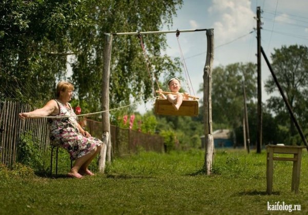 Гриша летом отдыхает у делешки в деревни Грушовка
