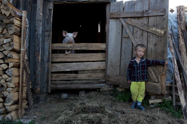 Старый дом с колодцем
